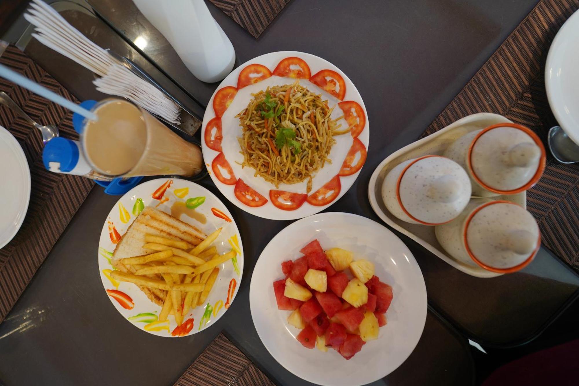 קנדולים De Falcon Goa Beach Resort מראה חיצוני תמונה